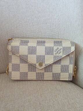 Louis Vuitton Recto Verso White/Pink Card Holder